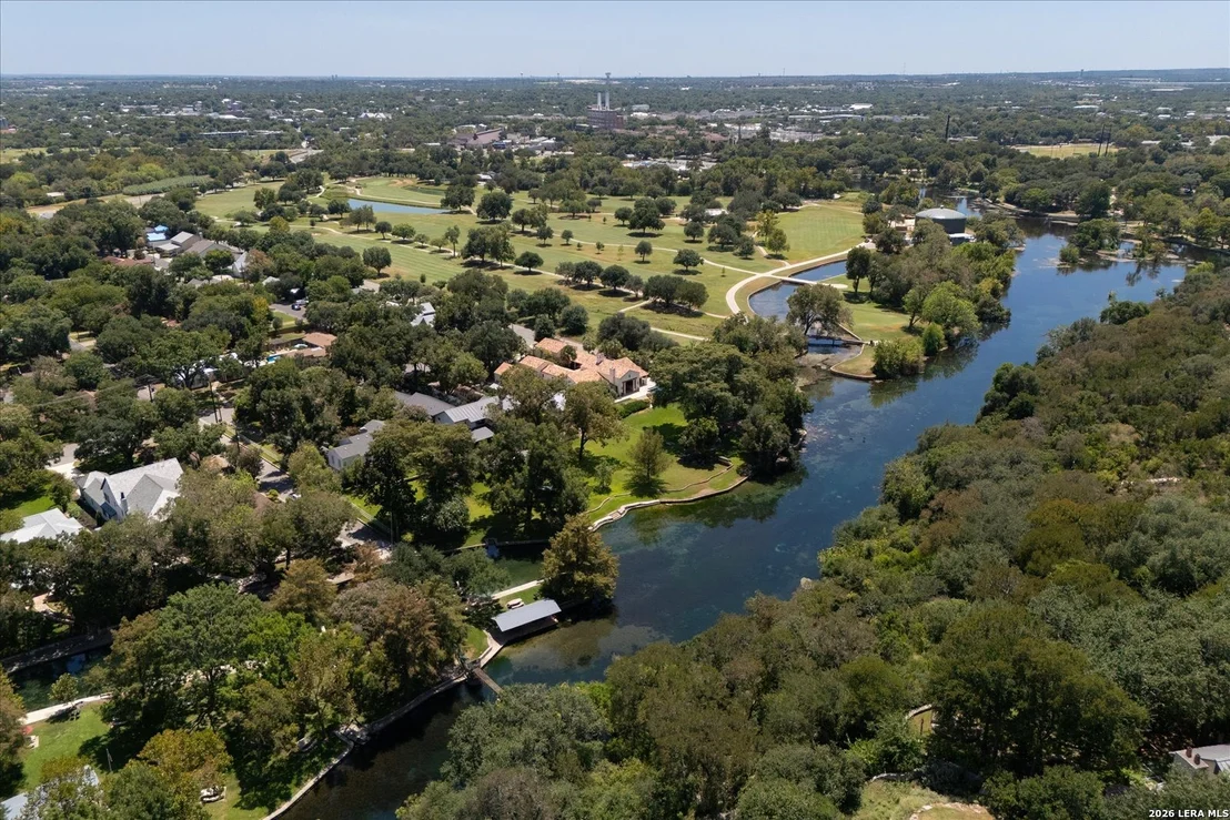 Photo of 429 Lakeview Blvd.