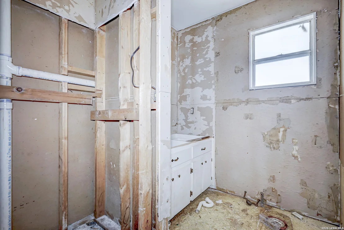 Photo of 318 VICKERS AVE