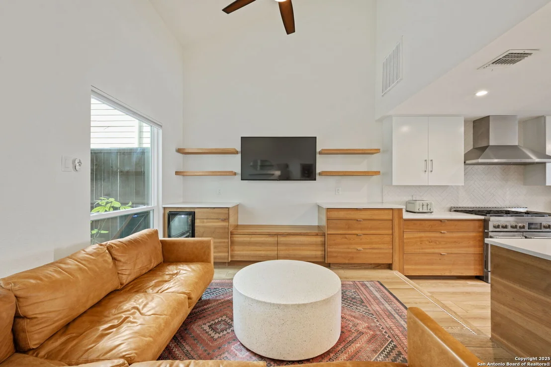 Photo of 3467 River Way