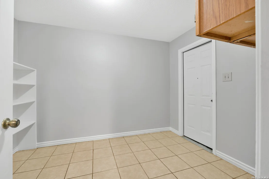 Photo of 7502 Beaver Tree