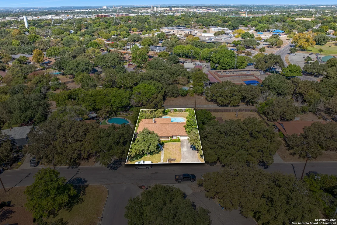 Photo of 449 GOLFCREST