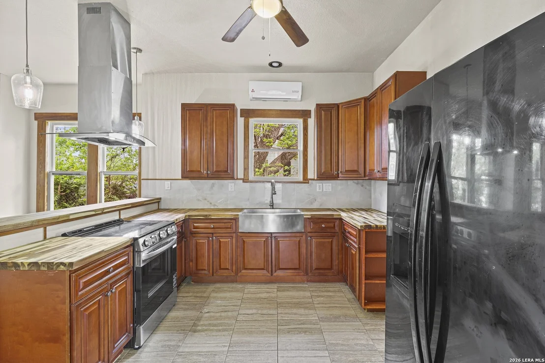 Photo of 235 CORNELL AVE