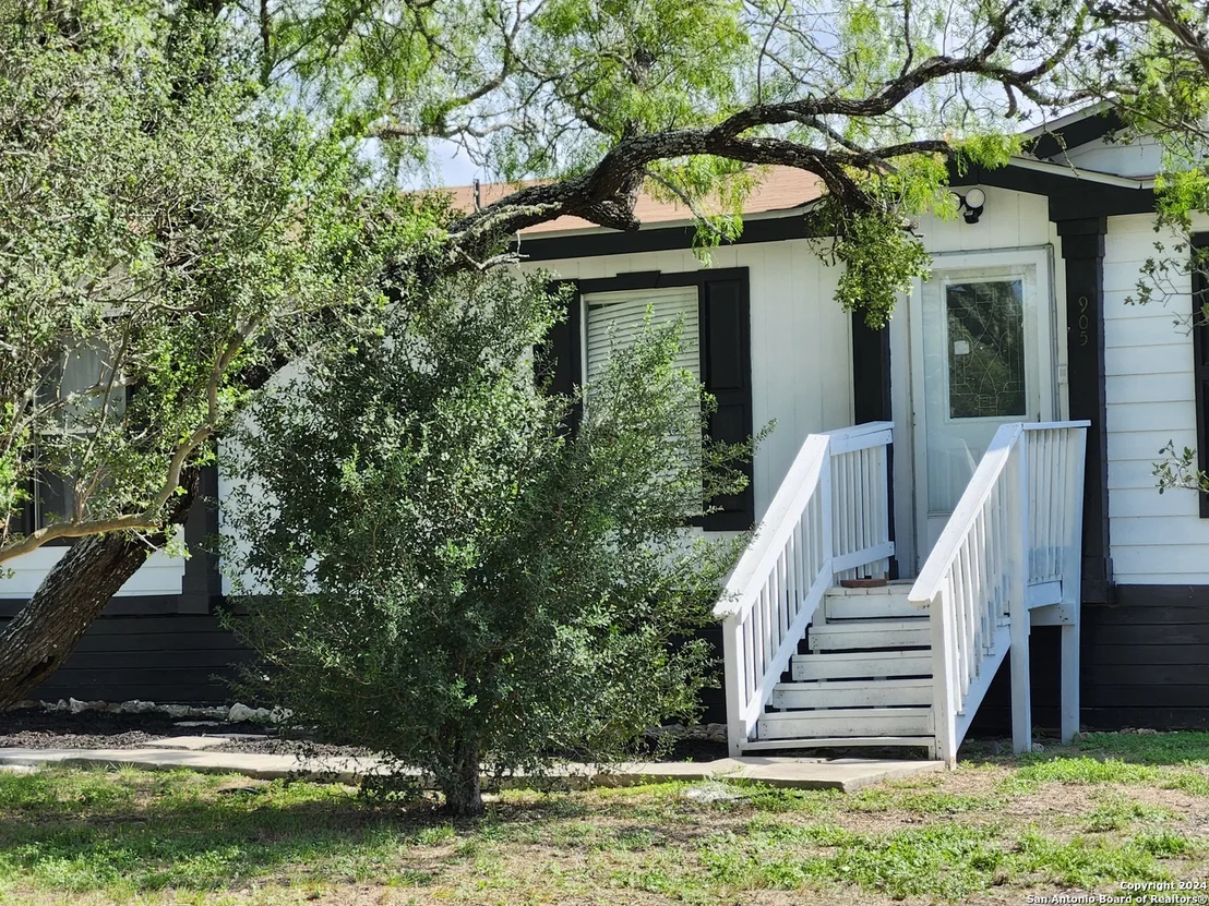 Photo of 905 COUNTY ROAD 3821