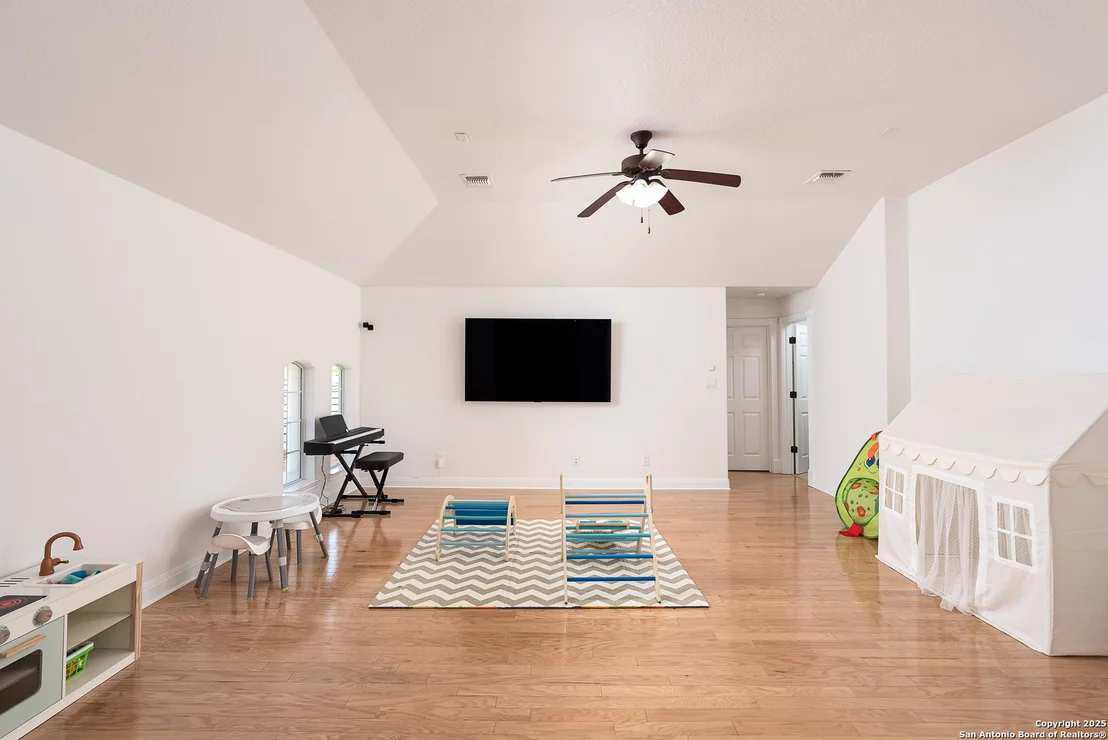 Photo of 24806 Ellesmere