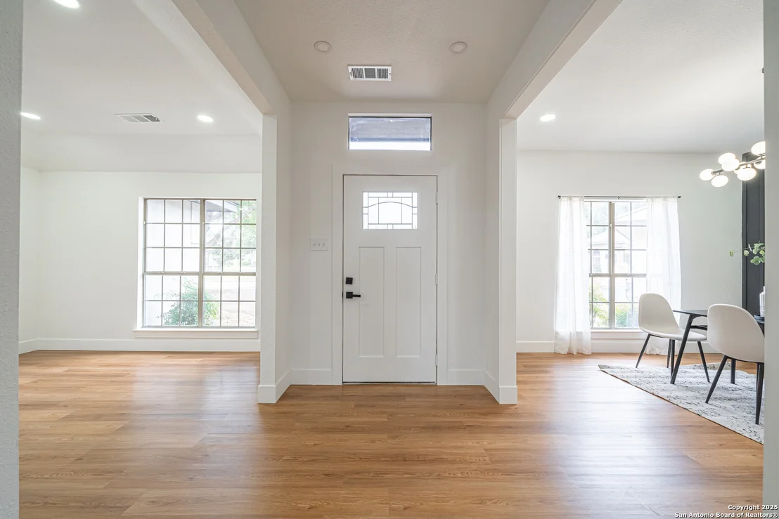 Photo of 122 PALM CIR