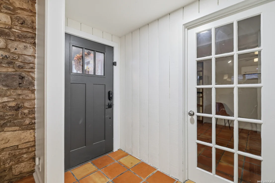 Photo of 326 Burnside Dr