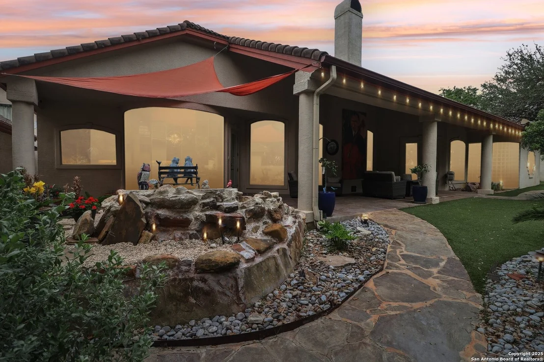 Photo of 908 La Puerta