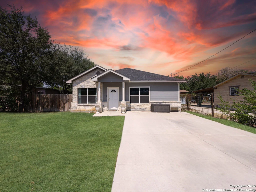 Photo of 1019 Clovis Pl