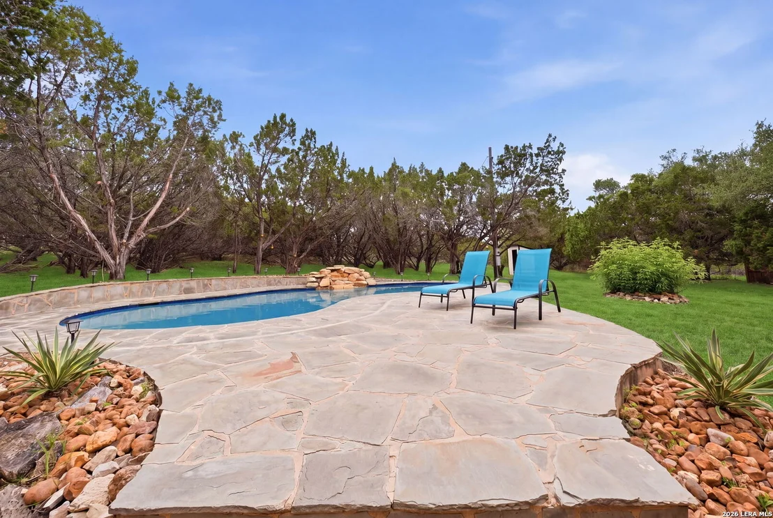 Photo of 150 LAKE VIEW DR