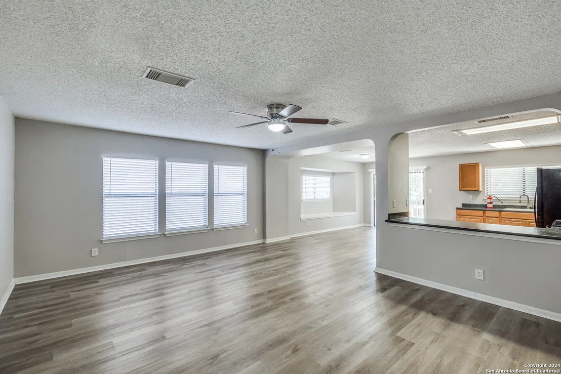 Photo of 8018 ROBBINS GLADE