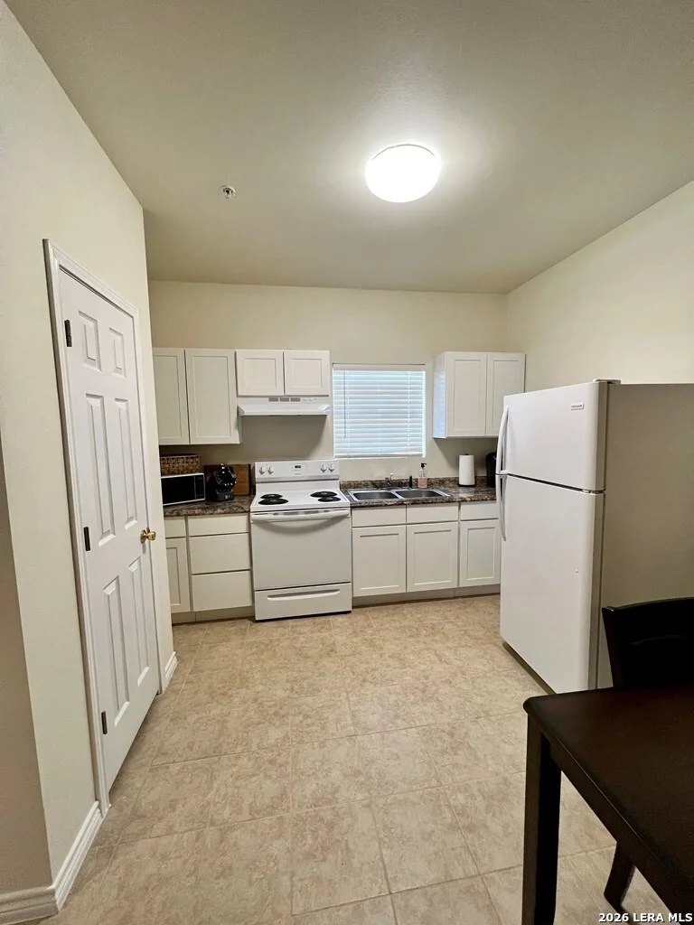 Photo of Unit 1 at 391 Riverside Dr.