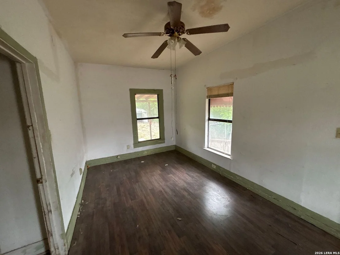 Photo of 351 Barrett