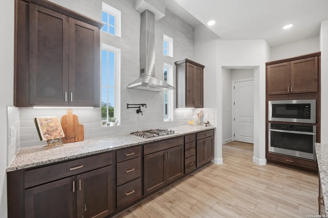 Photo of 212 HIGH POINT CIR