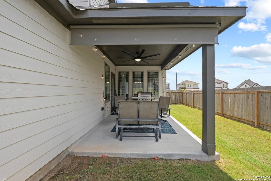 Photo of 2641 White Willow