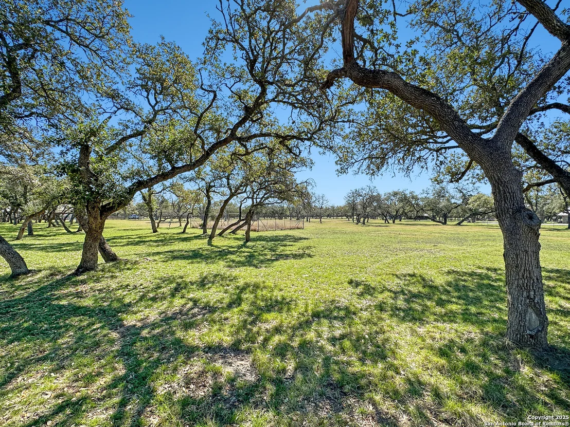 Photo of 582 Whispering Oaks