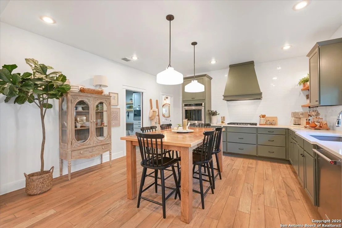 Photo of 6036 Circle Oak