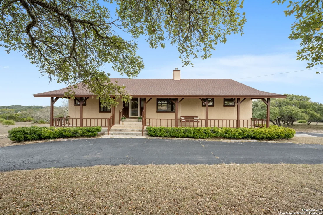 Photo of 404 Lake Side Circle