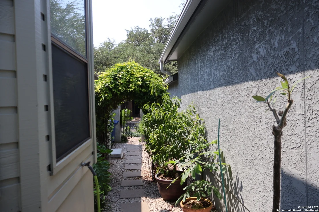 Photo of 3478 River Way