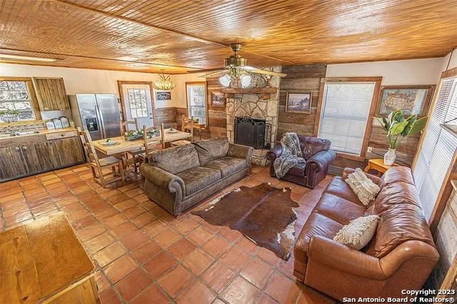 Photo of 606 Canyon Oaks Dr