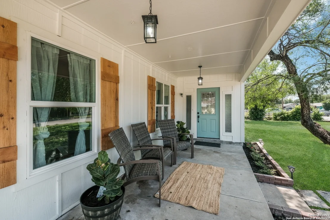 Photo of 427 MCCAULEY BLVD
