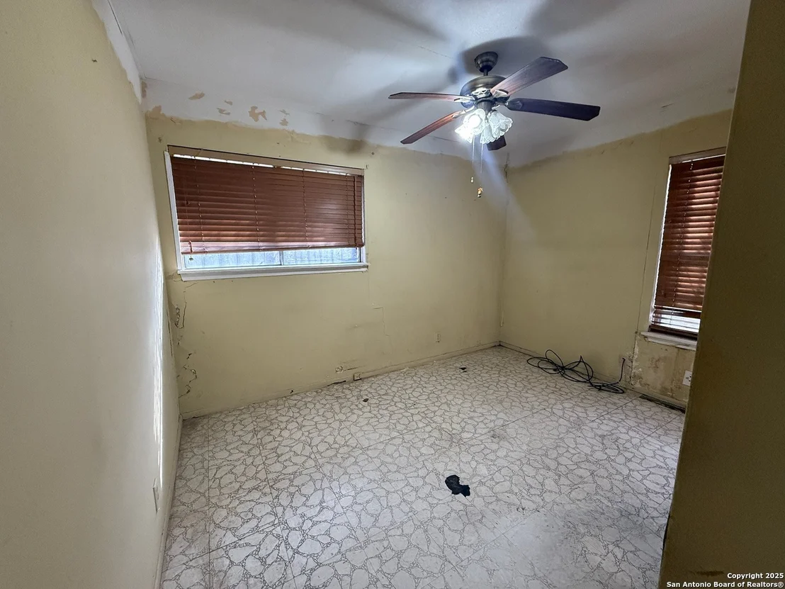 Photo of 9331 Odem