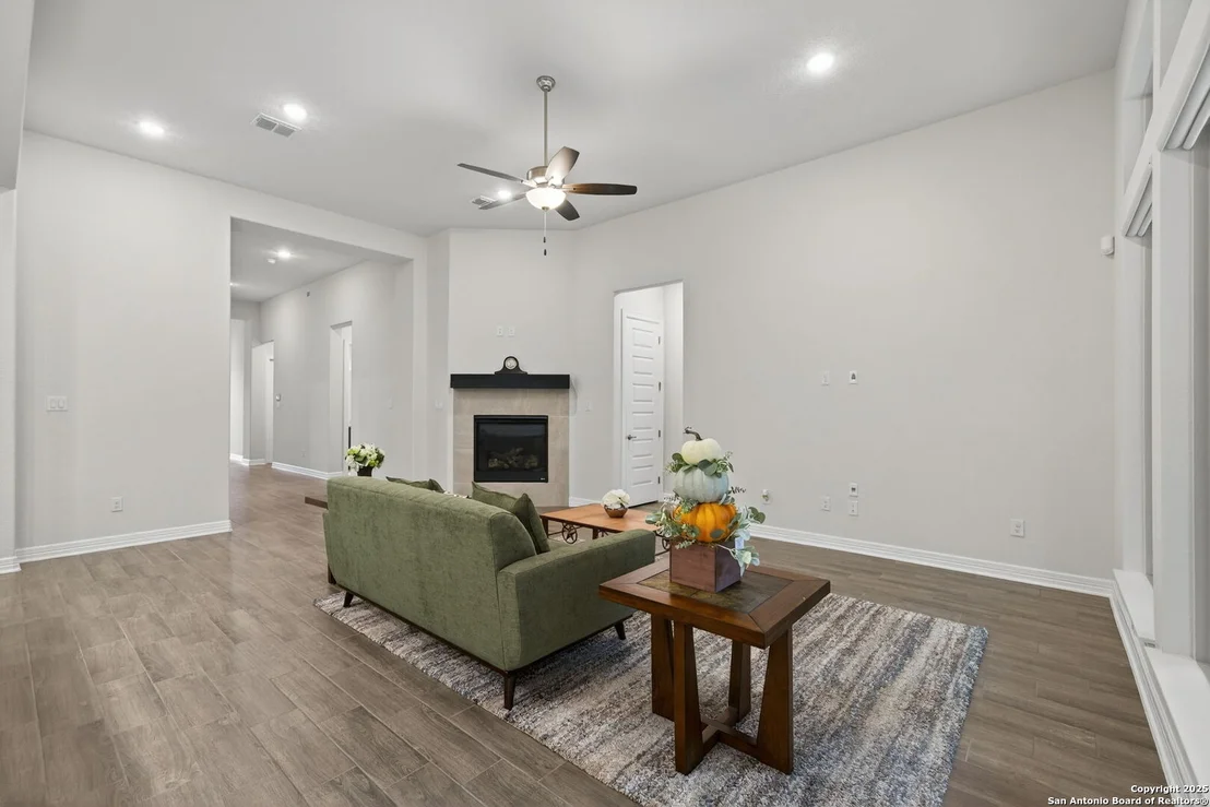 Photo of 123 Low Meadow