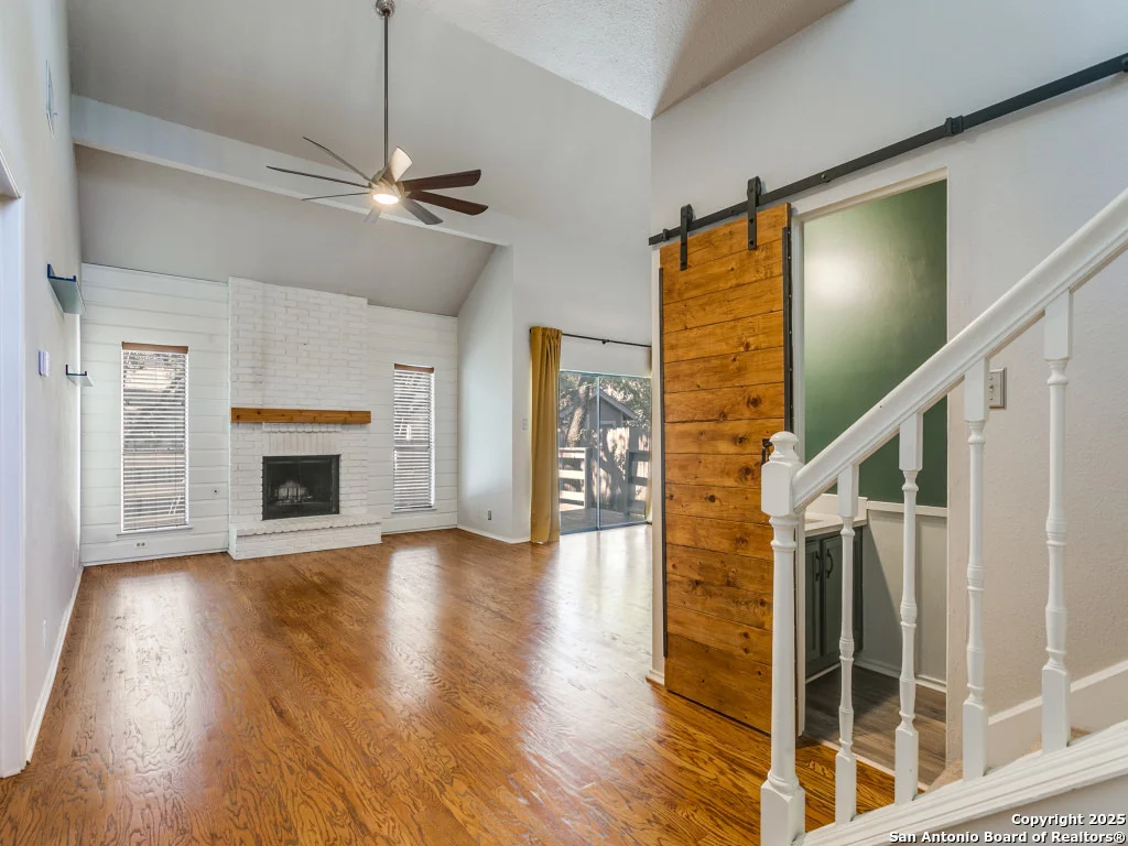 Photo of 9526 Cloverdale