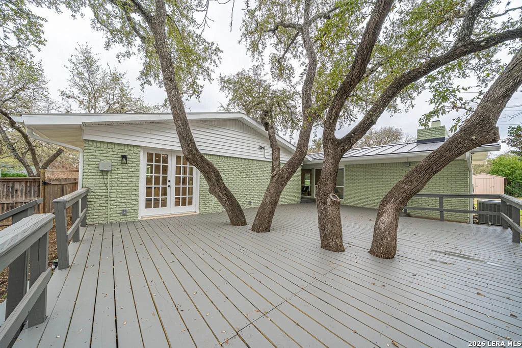 Photo of 355 Donella