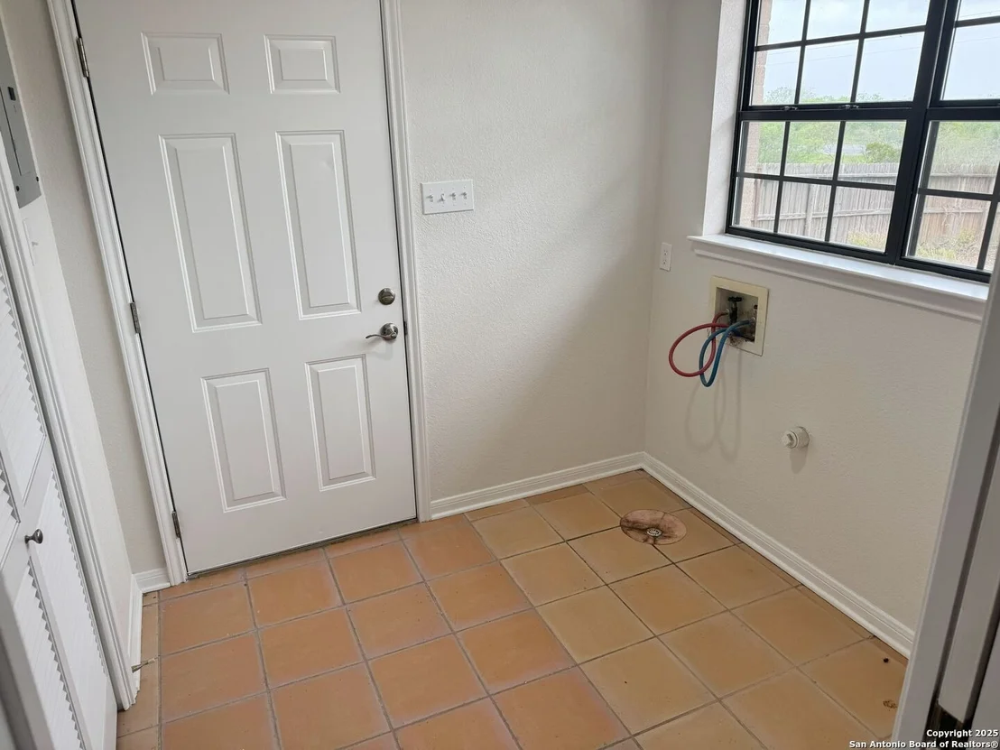Photo of 136 Lakeview Trace