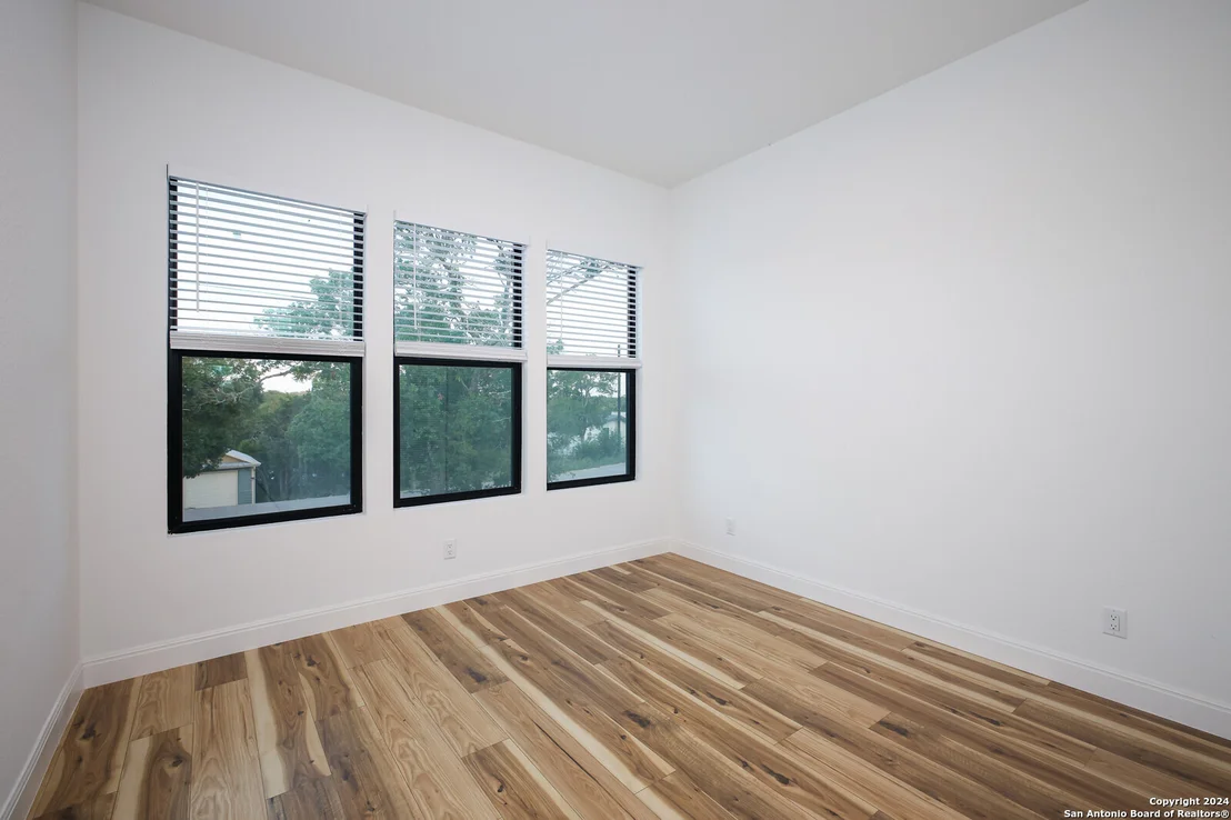 Photo of 1684 winding creek