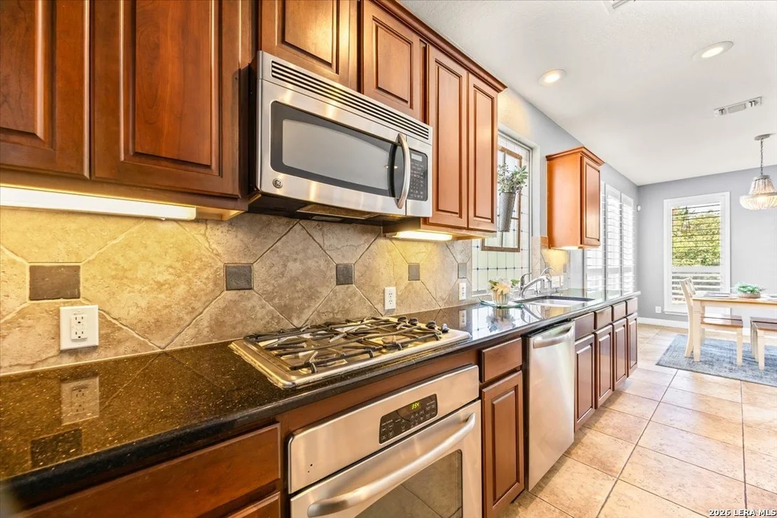Photo of 430 White Cyn