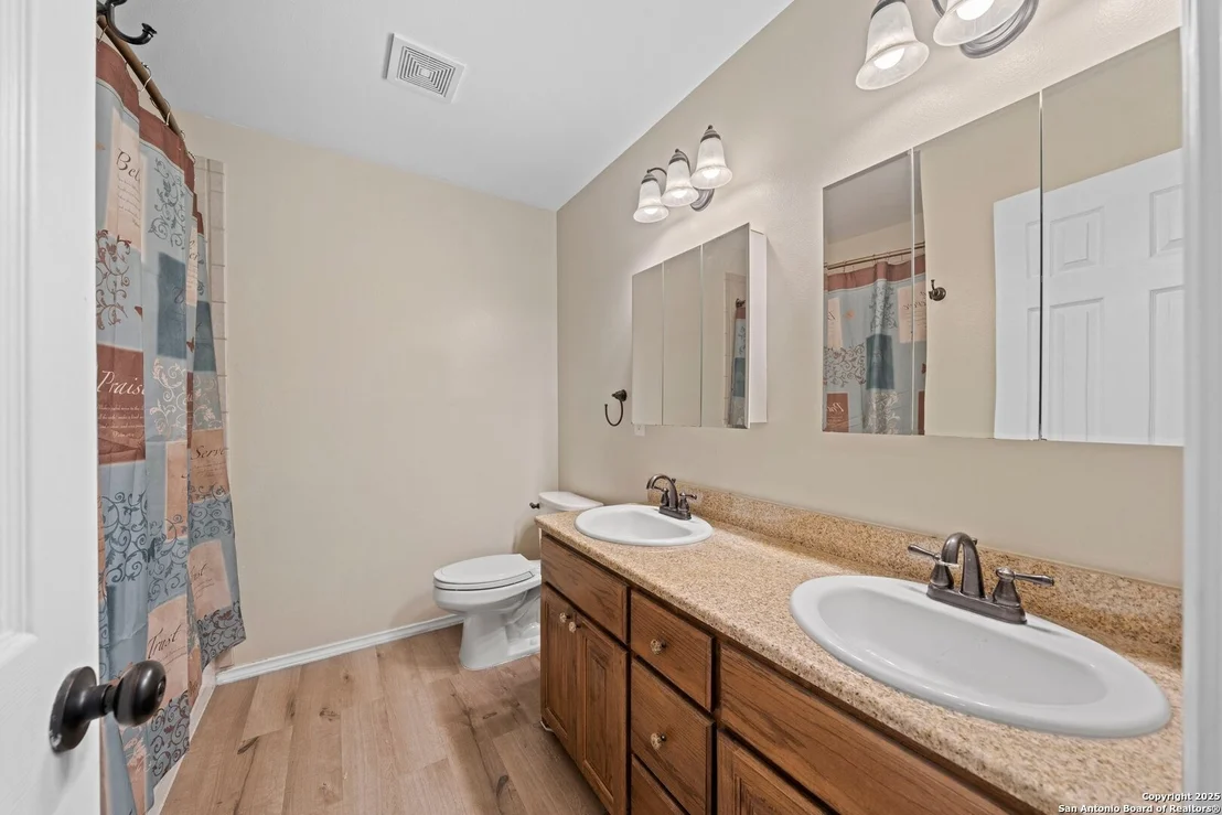 Photo of 5818 Lyndhurst Drive