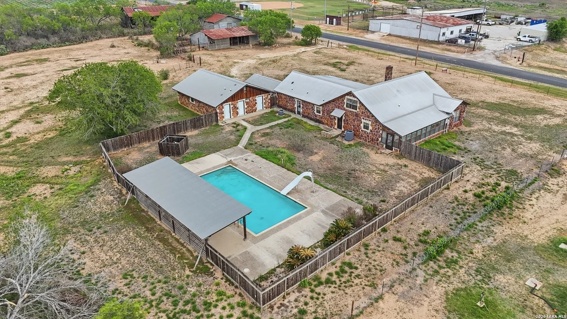 Photo of 1001 HORTON LN