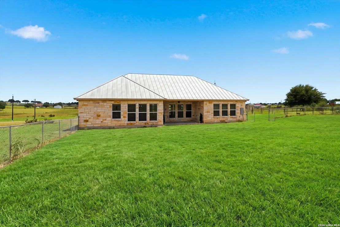 Photo of 200 Lakeview Cir
