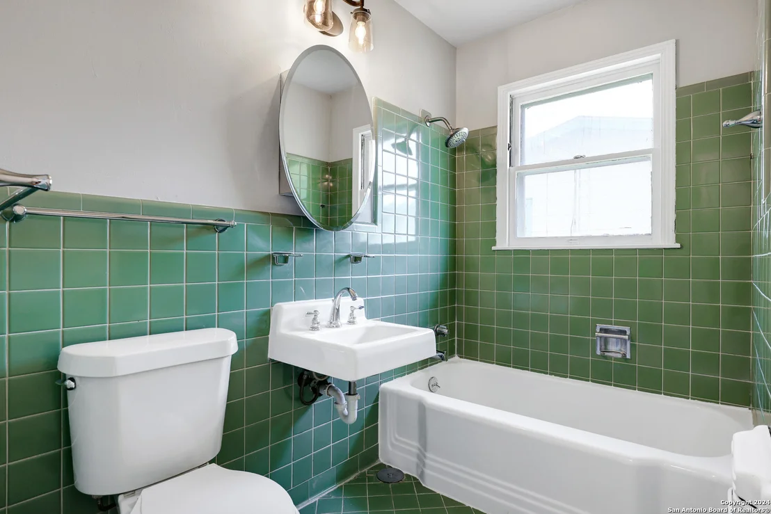 Photo of 327 SUMNER DR