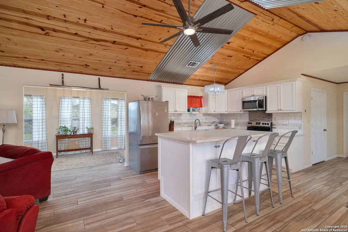 Photo of 404 Lake Rd