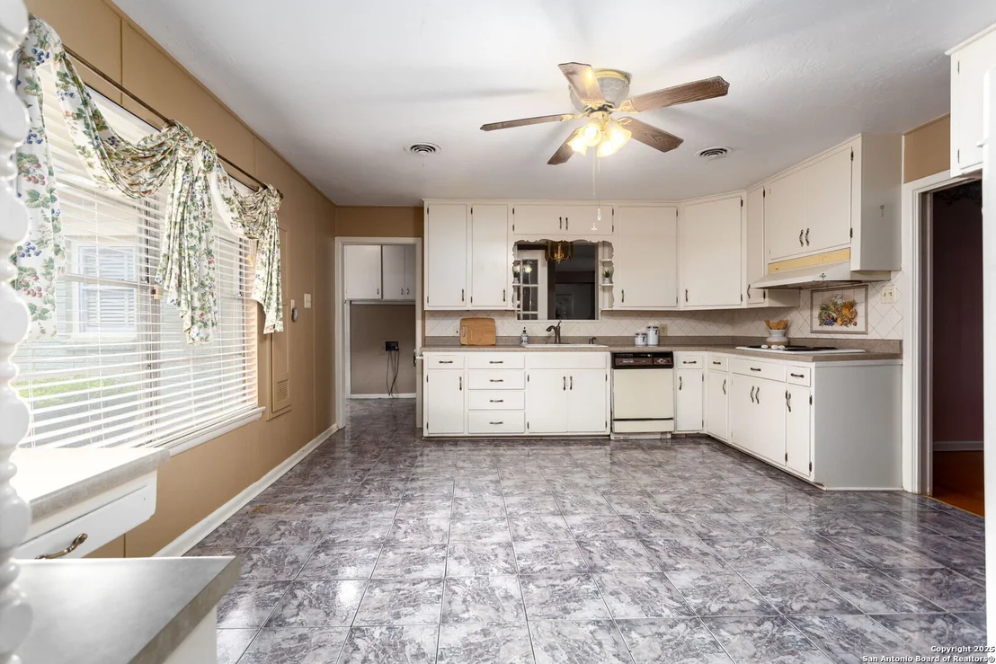 Photo of 104 ROLLING GREEN DR