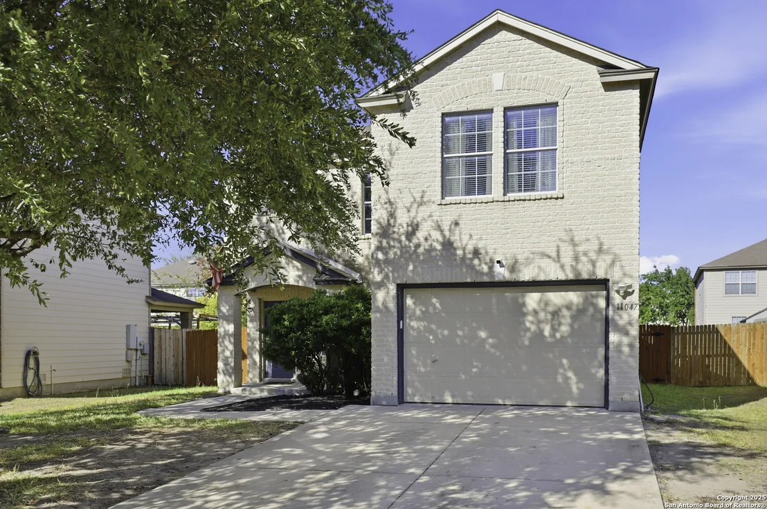 Photo of 11047 Barclay Point
