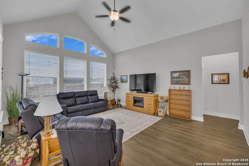 Photo of 929 Rench