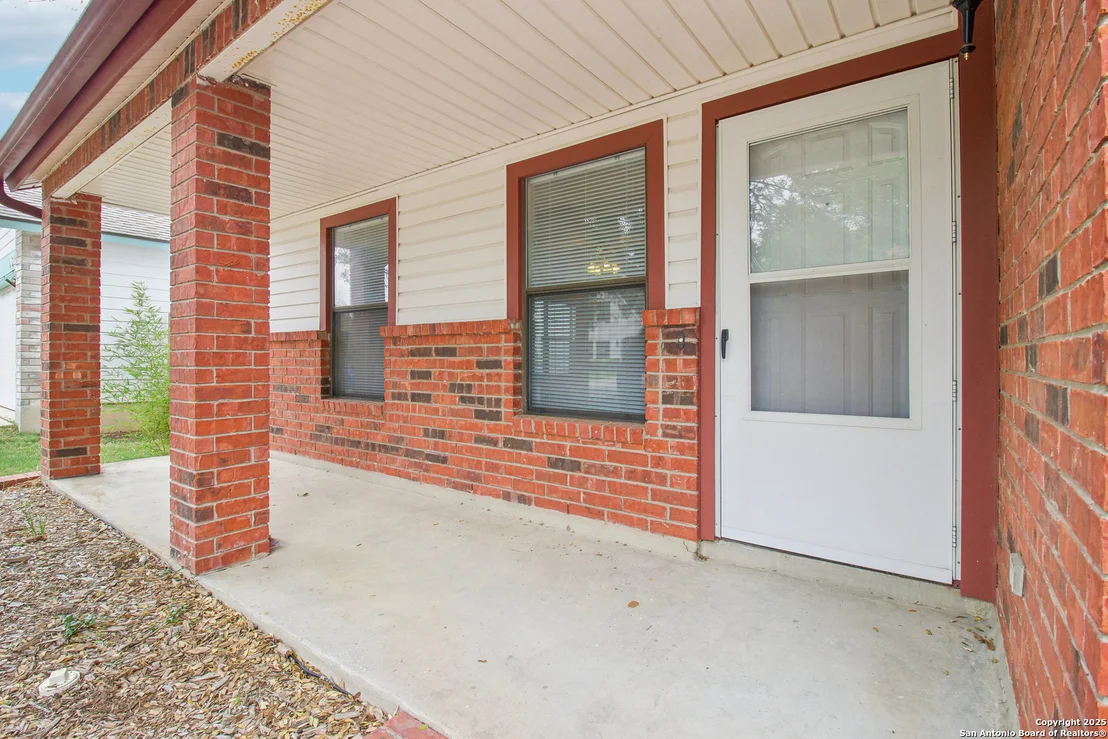 Photo of 7611 Wood Bluff