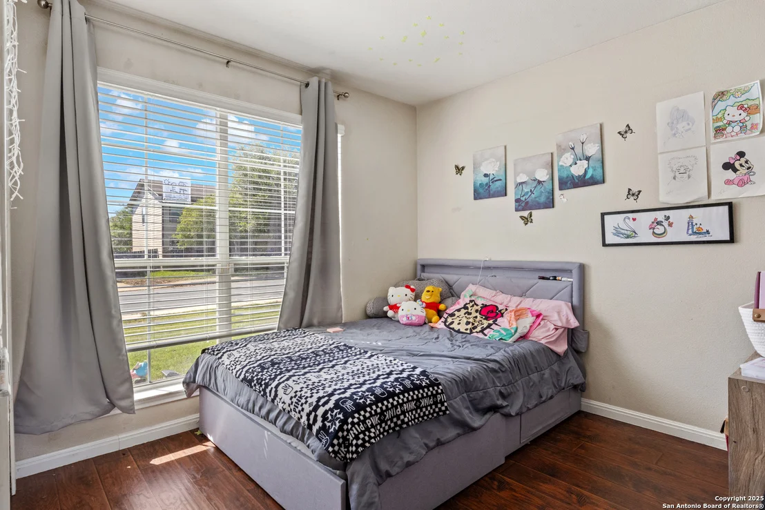 Photo of 1726 BARKING WOLF