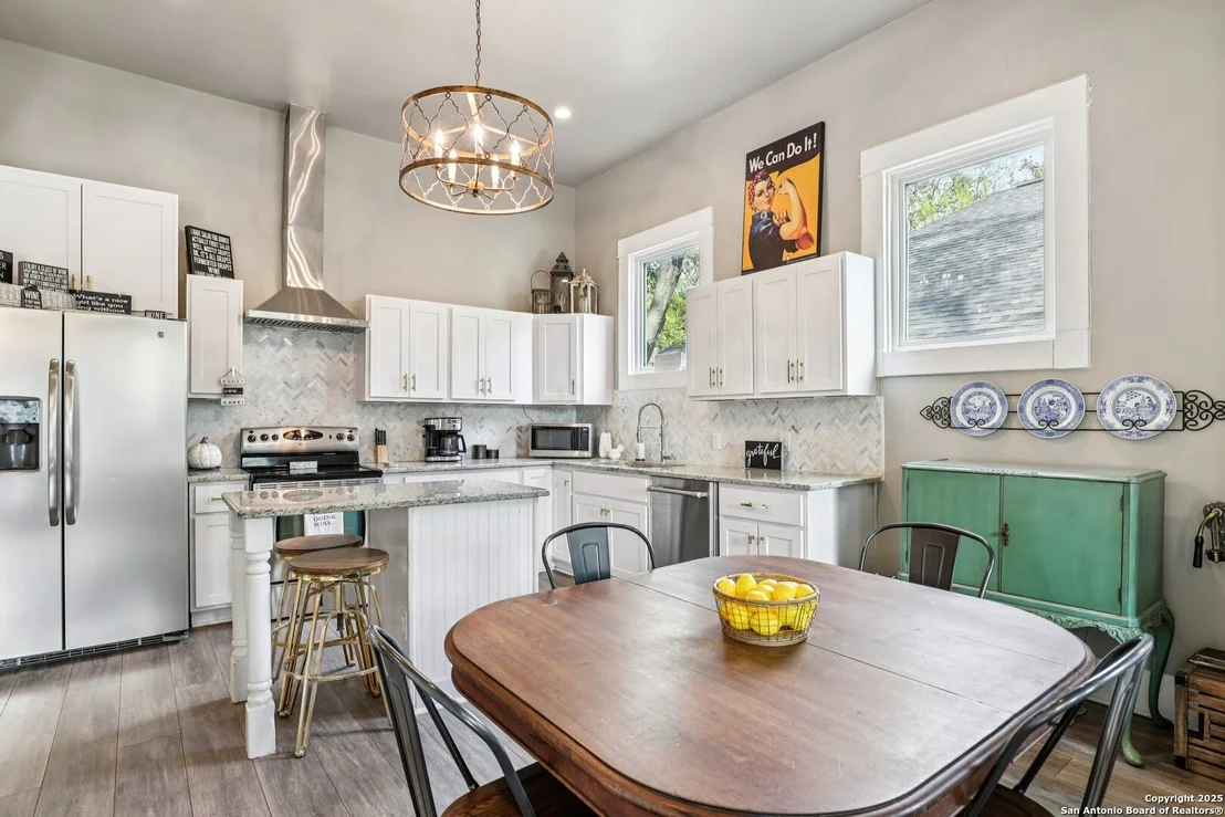 Photo of 721 Saint James