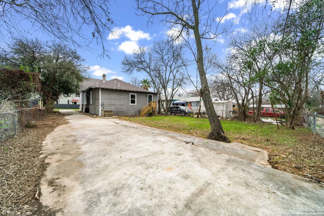 Photo of 239 NELSON AVE