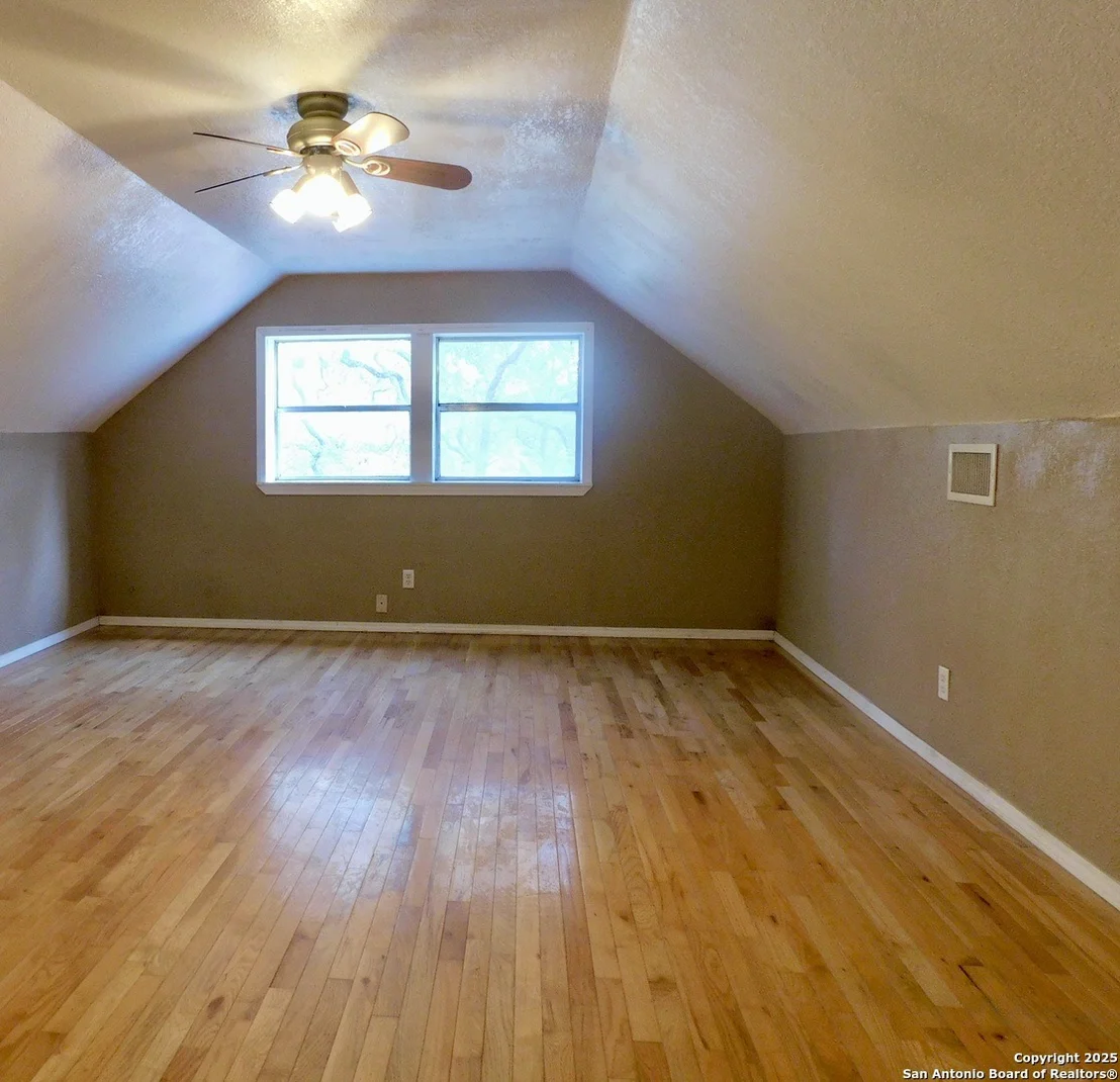 Photo of 30 CRESTLINE DR