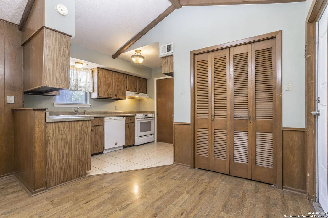Photo of 6618 N Forest Bend