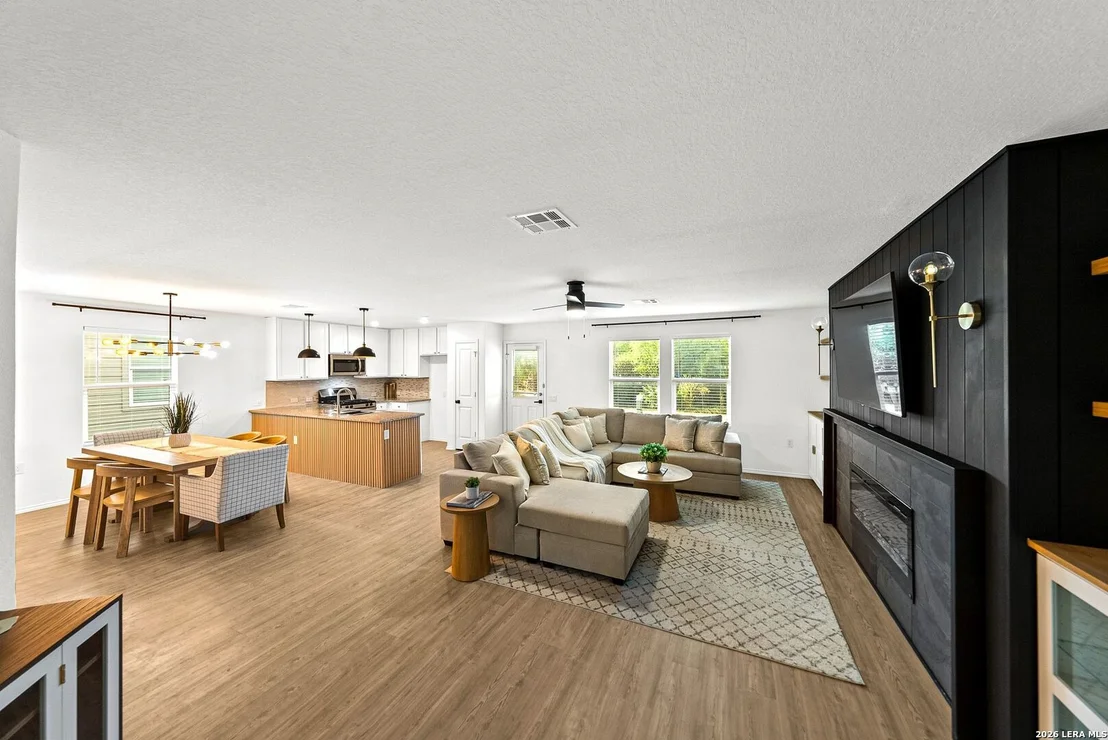Photo of 822 COOK BND