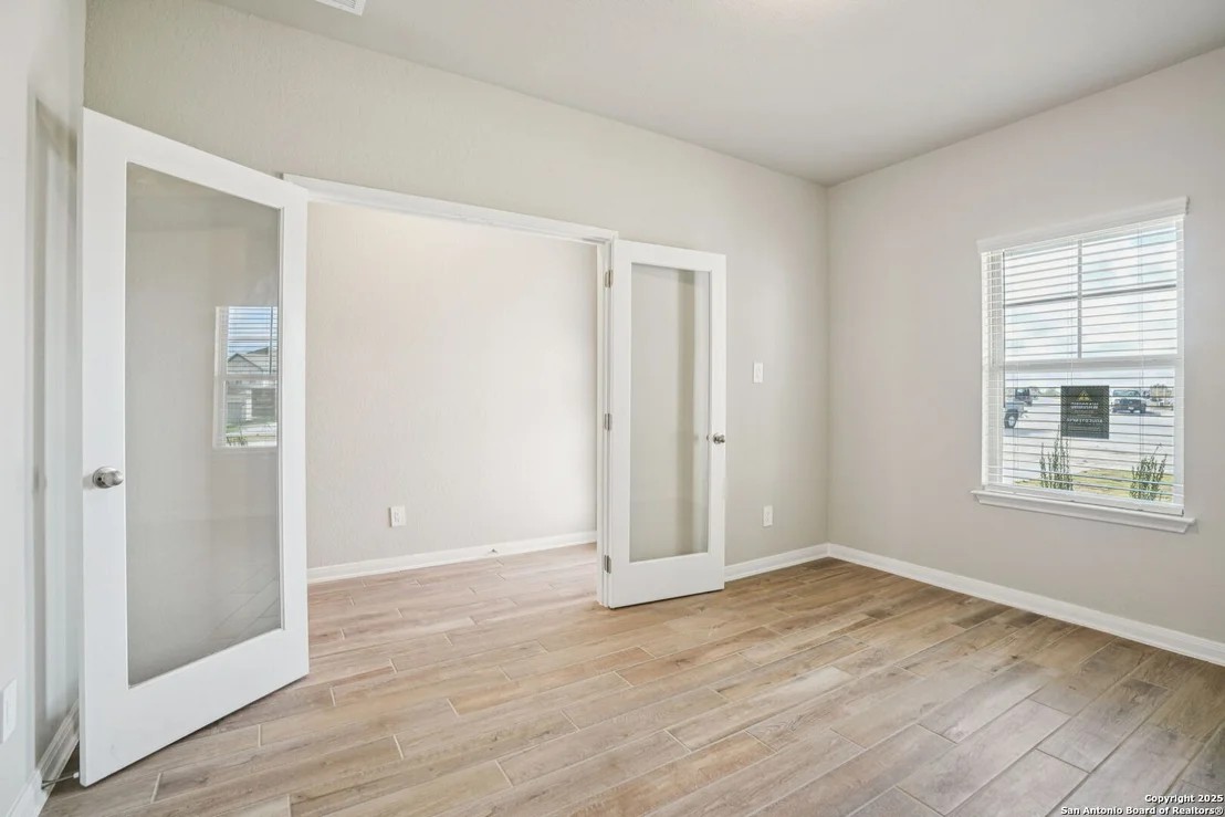 Photo of 10295 King Robert