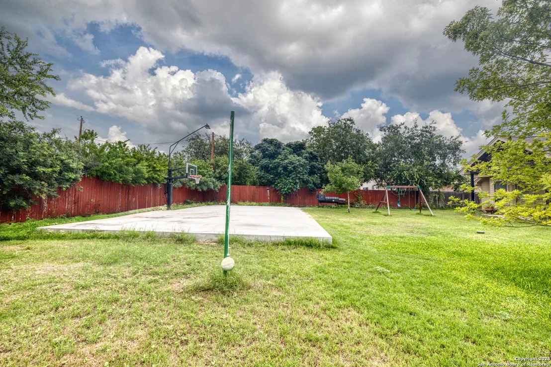 Photo of 2500 Garner Field RD