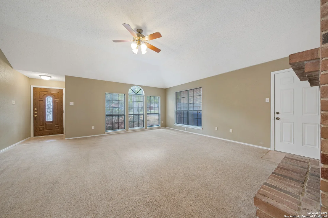 Photo of 940 Hedgestone