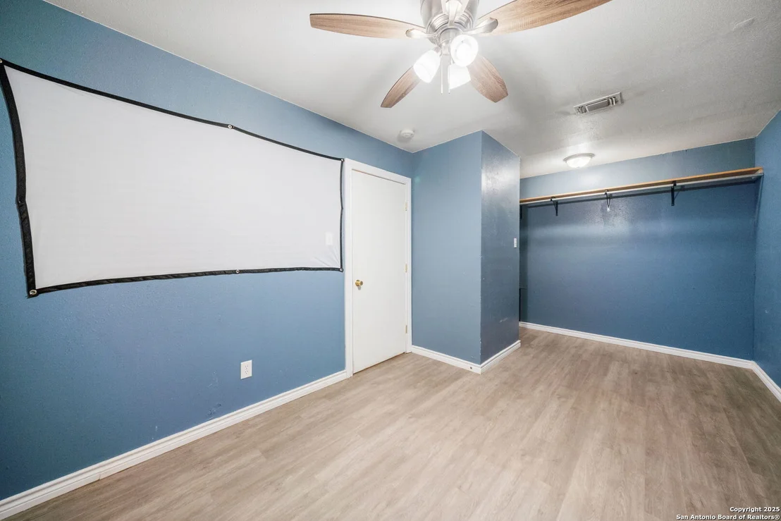 Photo of 915 Deely